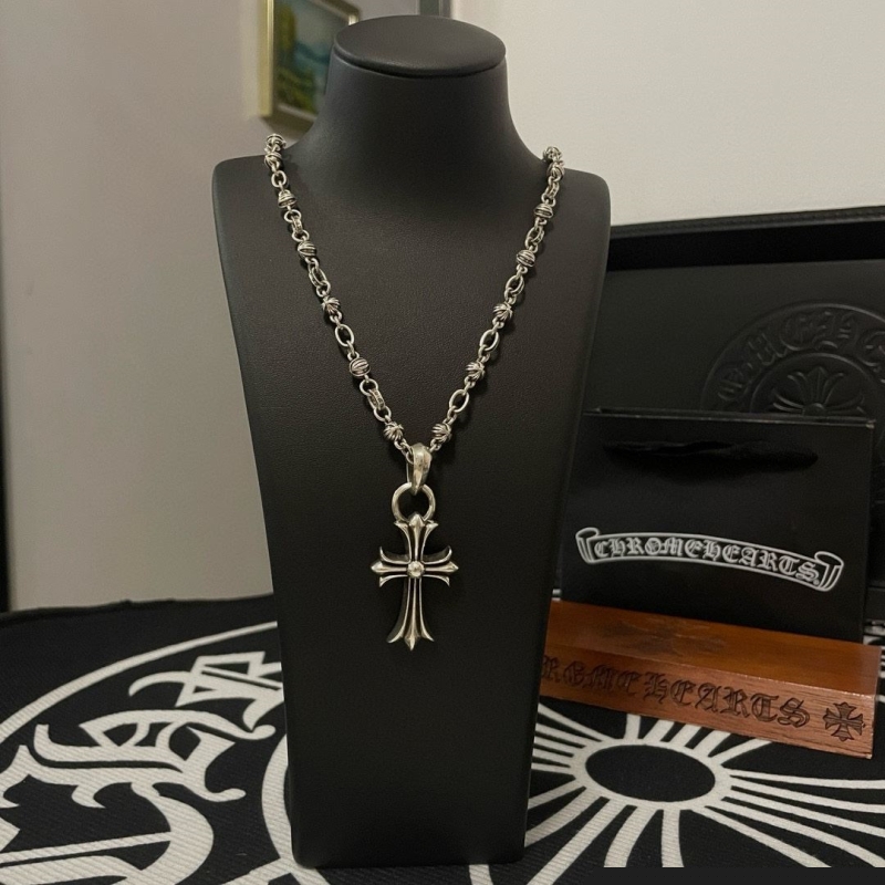 Ch**me He**ts necklaces